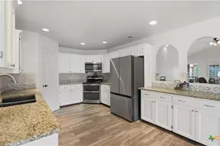 195 Cheyenne Ln, Kingsbury, TX 78638 - Photo 6