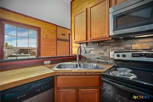 1101 W Houston Ave, Seadrift, TX 77983 - Photo 10