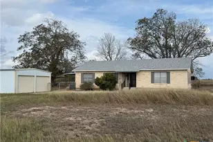 4689 County Rd 302, Runge, TX 78151 - Photo 2