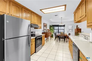 124 Gardenridge Dr, Seguin, TX 78155 - Photo 10