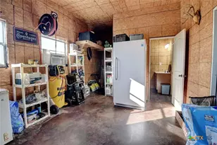 321 Co Rd 351A, Shiner, TX 77984 - Photo 36