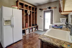 321 Co Rd 351A, Shiner, TX 77984 - Photo 30