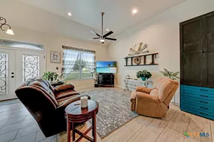 1310 Hunter's Ct, Seguin, TX 78155 - Photo 10