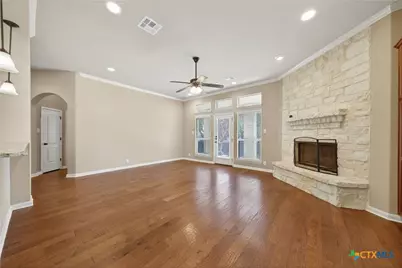 226 Hamburg Avenue, New Braunfels, TX 78132 - Photo 8