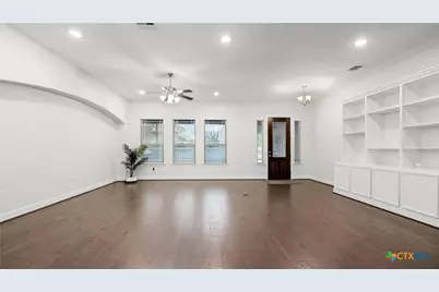 961 N Academy Avenue, New Braunfels, TX 78130 - Photo 8