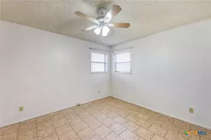 818 Lois St, Kerrville, TX 78028 - Photo 18