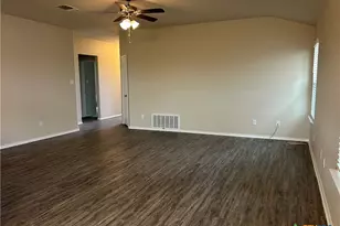 137 Bainbridge Rd, Temple, TX 76502 - Photo 2