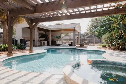 407 Woodway Drive, Victoria, TX 77904 - Photo 2