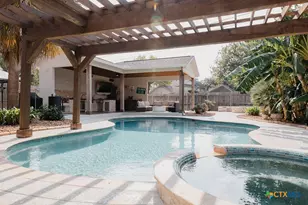 407 Woodway Dr, Victoria, TX 77904 - Photo 2