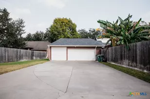 407 Woodway Dr, Victoria, TX 77904 - Photo 48