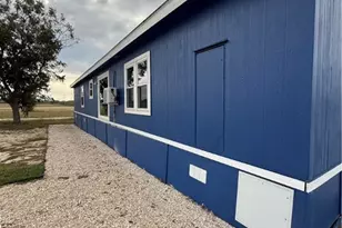 254 Maverick Ln, Marion, TX 78124 - Photo 2