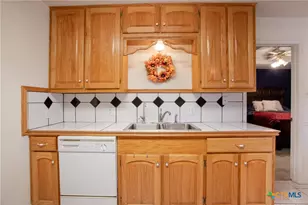 204 Grouse Rd, Victoria, TX 77905 - Photo 12