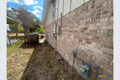 607 W Johnson Street, Cuero, TX 77954 - Photo 2