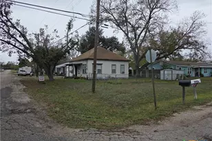 200 W Moerbe St, Thorndale, TX 76577 - Photo 2