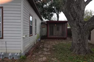 200 W Moerbe St, Thorndale, TX 76577 - Photo 18