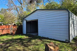 1903 S 13th St, Temple, TX 76504 - Photo 2