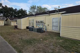 657 W 4th St, Yorktown, TX 78164 - Photo 10