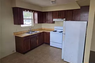 657 W 4th St, Yorktown, TX 78164 - Photo 18