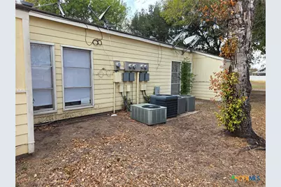657 W 4th Street, Yorktown, TX 78164 - Photo 12