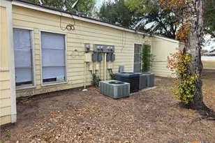 657 W 4th St, Yorktown, TX 78164 - Photo 12