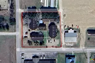 657 W 4th St, Yorktown, TX 78164 - Photo 2