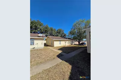 657 W 4th Street, Yorktown, TX 78164 - Photo 4