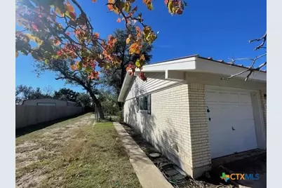 104 Skipcha Trail, Lampasas, TX 76550 - Photo 8