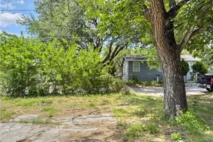 729 Schuessler St, Seguin, TX 78155 - Photo 4