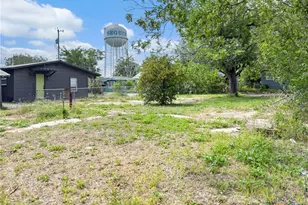 729 Schuessler St, Seguin, TX 78155 - Photo 8