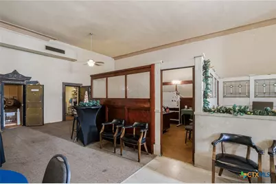 207 W Grand Avenue, Yoakum, TX 77995 - Photo 18