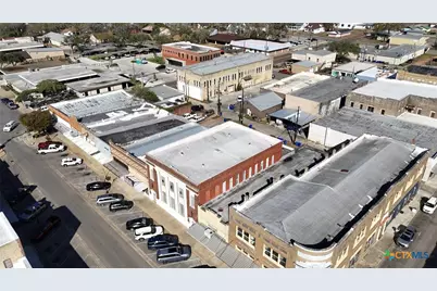 207 W Grand Avenue, Yoakum, TX 77995 - Photo 44