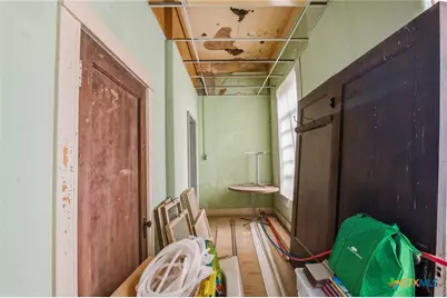 207 W Grand Avenue, Yoakum, TX 77995 - Photo 32