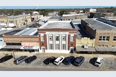 207 W Grand Avenue, Yoakum, TX 77995 - Photo 1