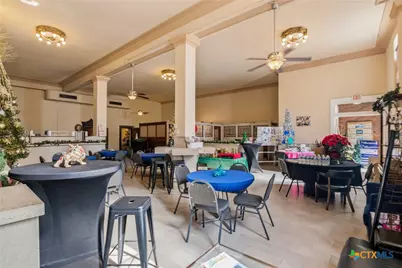 207 W Grand Avenue, Yoakum, TX 77995 - Photo 8