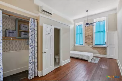 207 W Grand Avenue, Yoakum, TX 77995 - Photo 18