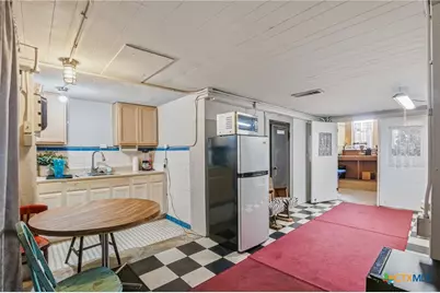 207 W Grand Avenue, Yoakum, TX 77995 - Photo 38