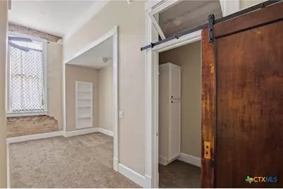 207 W Grand Avenue, Yoakum, TX 77995 - Photo 40