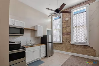 207 W Grand Avenue, Yoakum, TX 77995 - Photo 44