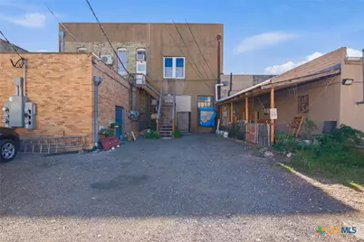 207 W Grand Avenue, Yoakum, TX 77995 - Photo 42