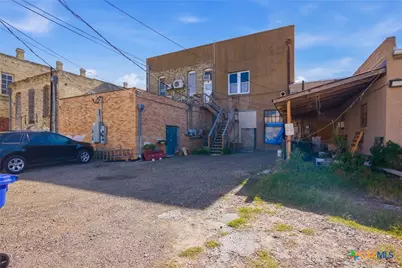 207 W Grand Avenue, Yoakum, TX 77995 - Photo 48