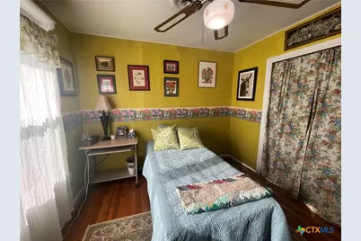 880 W Merriweather Street, New Braunfels, TX 78130 - Photo 16