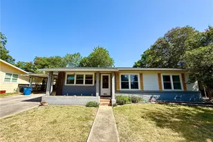 880 W Merriweather St, New Braunfels, TX 78130 - Photo 1