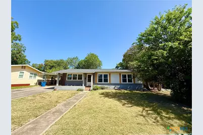880 W Merriweather Street, New Braunfels, TX 78130 - Photo 2