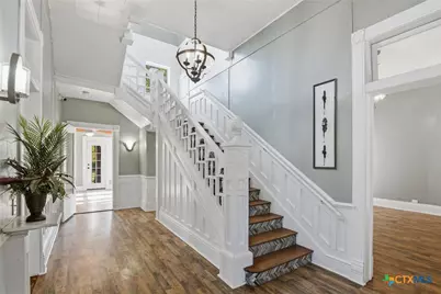 211 Lavaca Street, Yoakum, TX 77995 - Photo 6