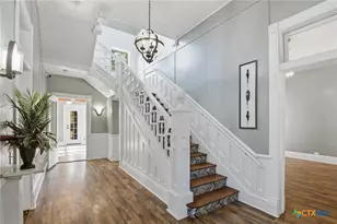 211 Lavaca St, Yoakum, TX 77995 - Photo 6