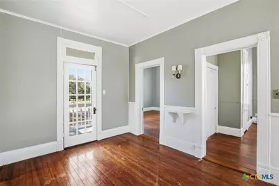 211 Lavaca Street, Yoakum, TX 77995 - Photo 30