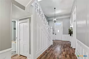 211 Lavaca St, Yoakum, TX 77995 - Photo 10