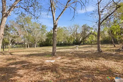 211 Lavaca Street, Yoakum, TX 77995 - Photo 40