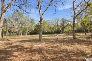 211 Lavaca St, Yoakum, TX 77995 - Photo 40