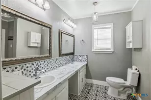 211 Lavaca St, Yoakum, TX 77995 - Photo 14